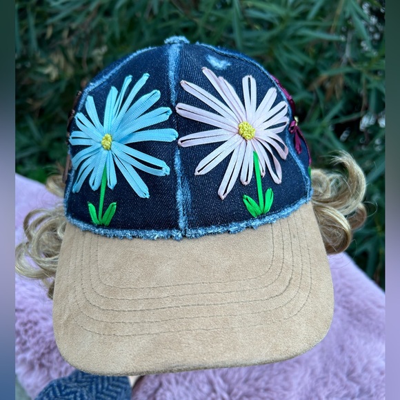 Vintage NEW handmade abstract floral embroidered on distressed denim OS - Picture 4 of 13